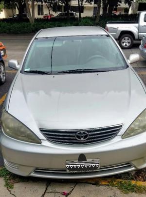 Toyota Camry LE cil