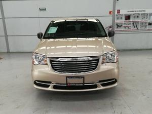 Chrysler Town & Country  Financiable