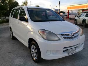 Toyota Avanza  estándar 4 cilindros