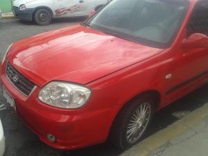 Verna  versión GL rojo 5 velocidades 4 puertas