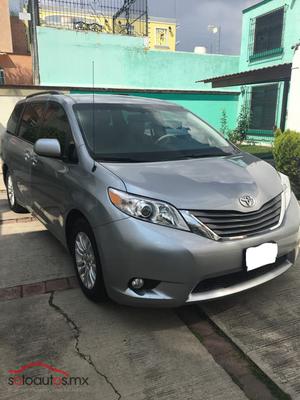  Toyota Sienna XLE