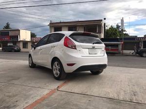 Fiesta SE  Hatchback IMPECABLE