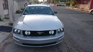 Ford Mustang  v8