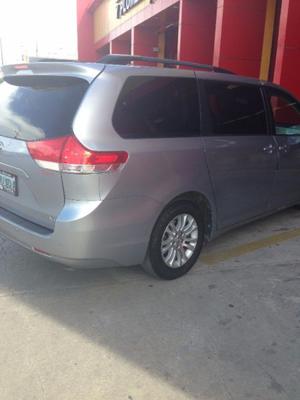 Toyota Sienna LX  Kilometraje 