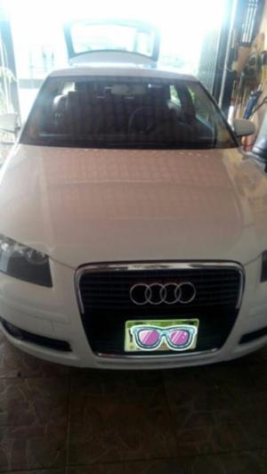 Audi A blanco