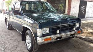 Nissan  cabina y media. 4 cil. Manual