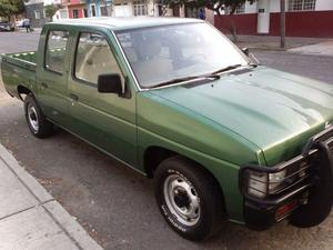 Camioneta Nissan Doble Cabina  Color Verde