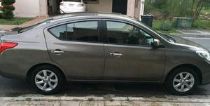 Nissan Versa Advance automático 