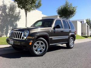 jeep liberty limited 4x4 quemacocos