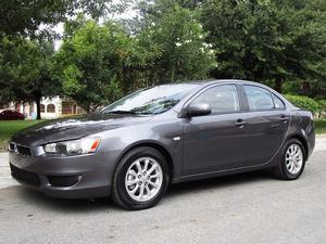 MITSUBISHI LANCER ES  COLOR GRIS