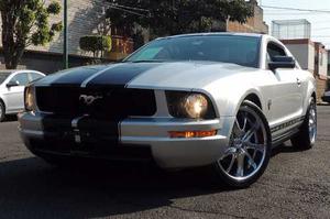 Ford Mustang Silver, Imponente