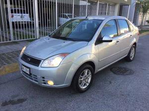 Ford Fiesta Trend  Plata Super Impecable