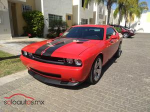  Dodge Challenger SRT-8