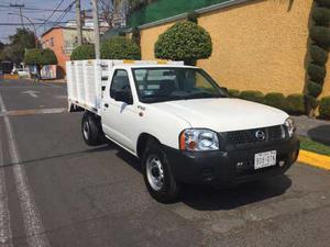 Nissan Np300 Estaquitas Std 5 Vel 