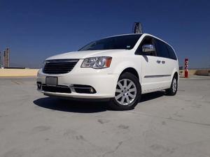 Chrysler Town & Country  Limited Credito Piel Quemacocos