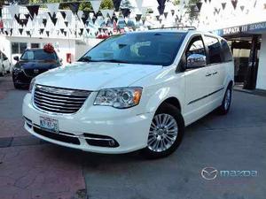 Chrysler Town & Country Limited At  Filas