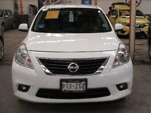 Nissan Versa 1.6 Exclusive Aut Sedán Piel