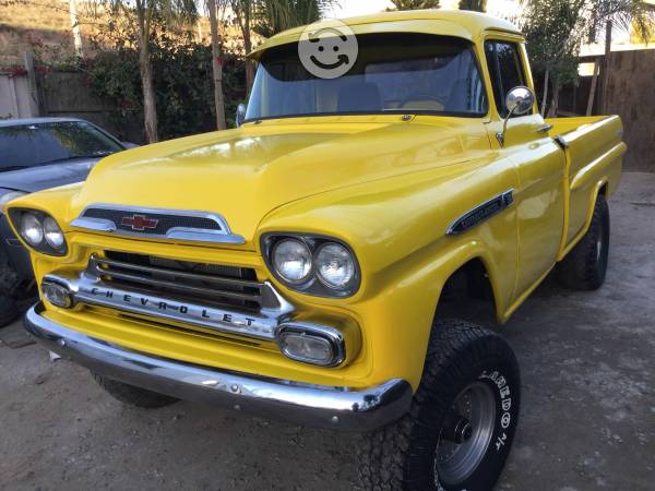 chevy apache pick up 4*4 motor 350