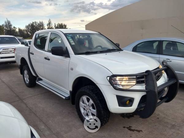 Mitsubishi l200 gasolina mod 