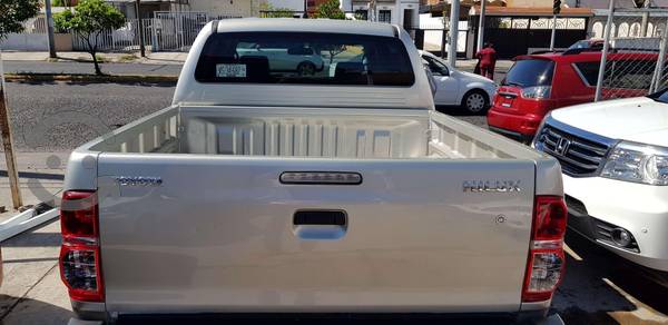 Toyota hilux doble cabina  impecable