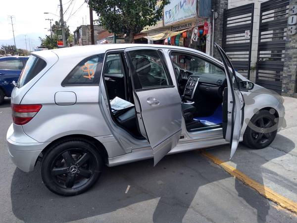 Vendo camioneta Mercedes Benz