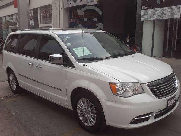 Chrysler Town & Country Limited  mil crédi
