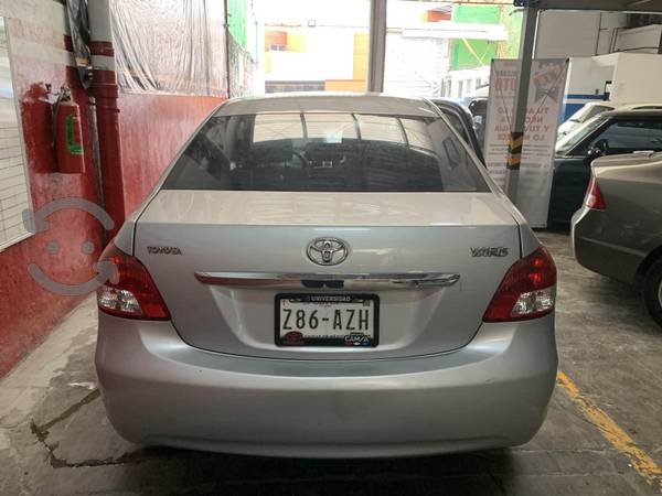 Yaris Sedan Automático Premium