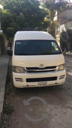 Camioneta Toyota pasajeros viajera