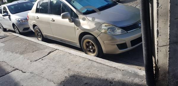 nissan tiida  en excelente estado