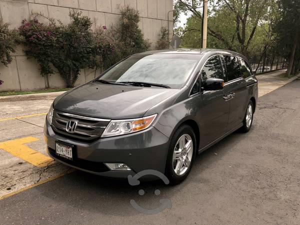 Honda Odyssey  Touring piel QC DVD impecable