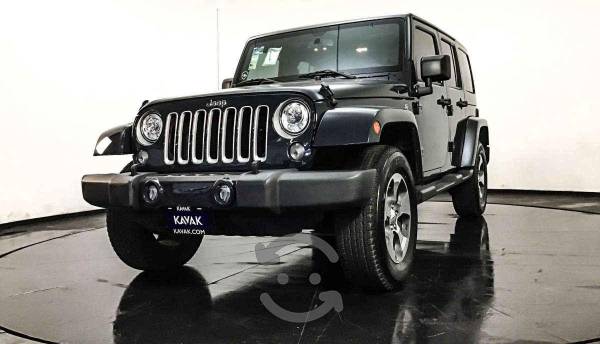 Jeep Wrangler Unlimited Sahara / Combustible Gaso