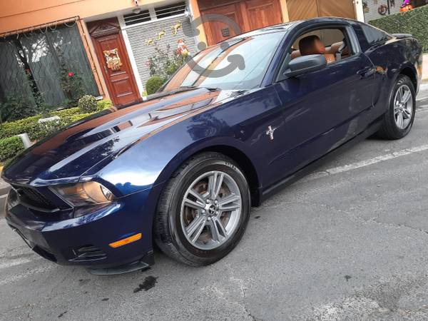 Mustang premium v6 impecable