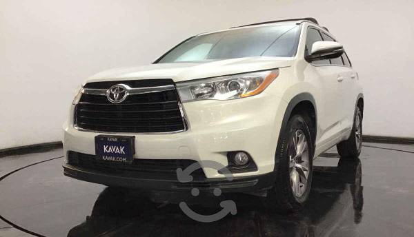 Toyota Highlander XLE / Combustible Gasolina, CD