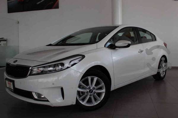 Kia FORTE SEDAN  pts. EX, TM6, A/AC., BL, cá en