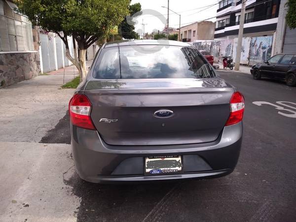 Venta de Ford figo  gris hierro, no cambios en