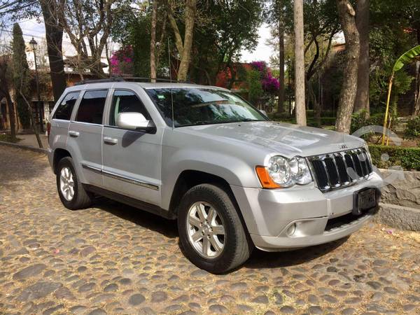 Remato jeep gran cherokee 5.7 limited  en Álvaro