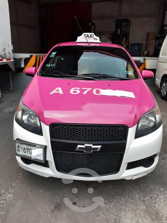 Taxi aveo con placas en Azcapotzalco, Ciudad de México por