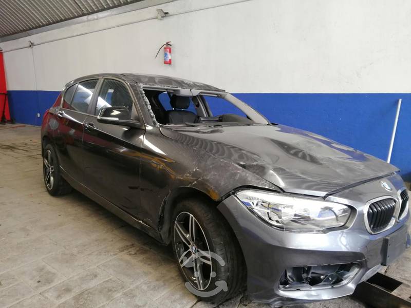 BMW 118i accidentado arrancando en Benito Juárez, Ciudad de