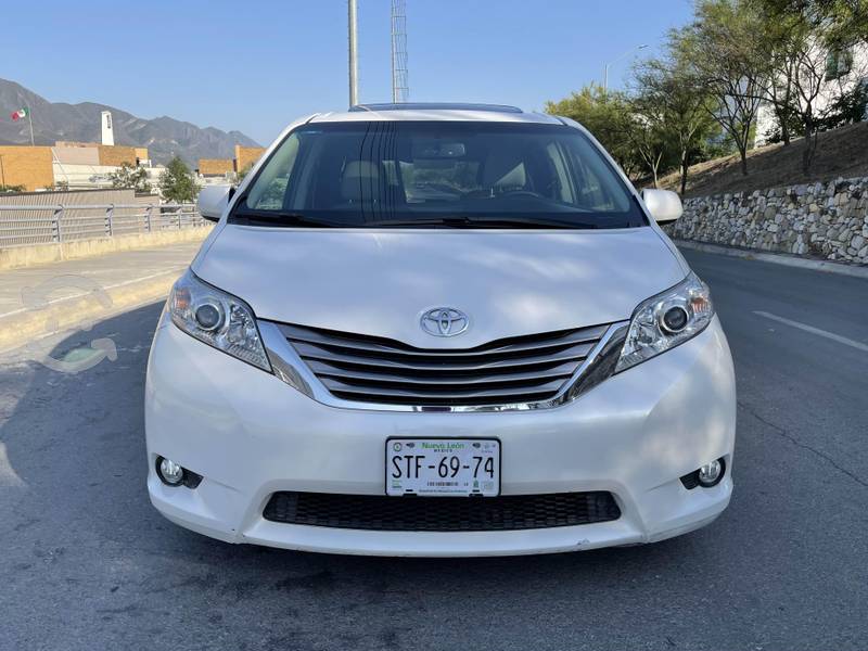 Toyota Sienna XLE Piel  en Monterrey, Nuevo León por