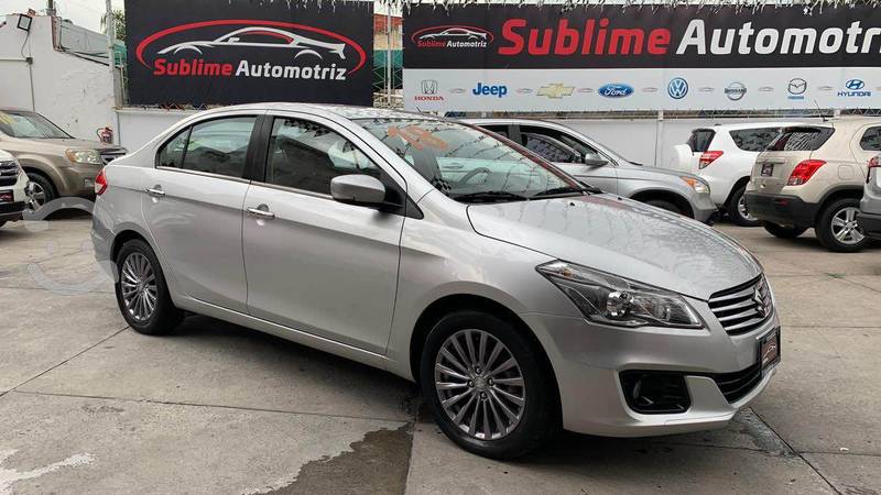 Suzuki ciaz estándar único dueño cámara reversa en