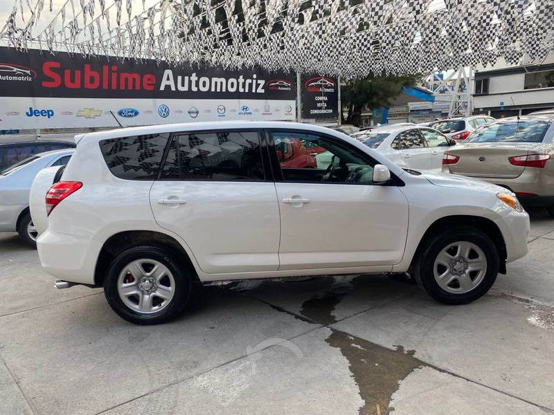 Toyota rav4 tela automática 4 cil impecable en Guadalajara,