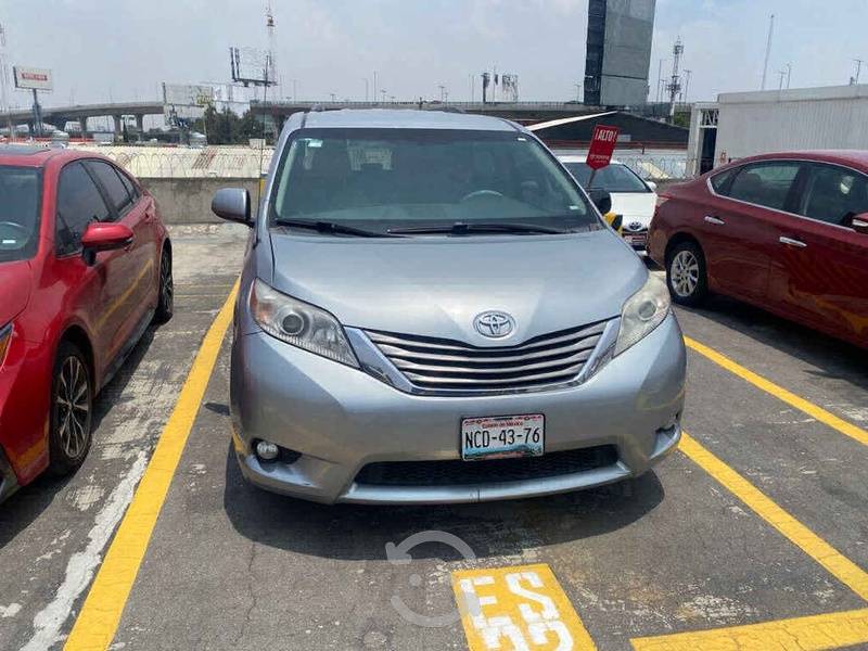 Toyota Sienna p XLE aut en Naucalpan de Juárez,