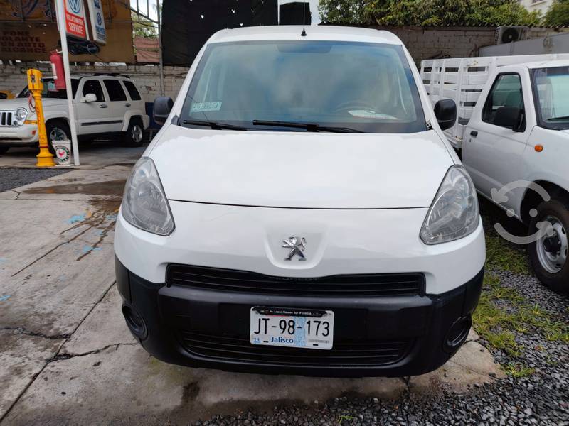 Peugeot parner maxi  blanca excelente en Guadalajara,