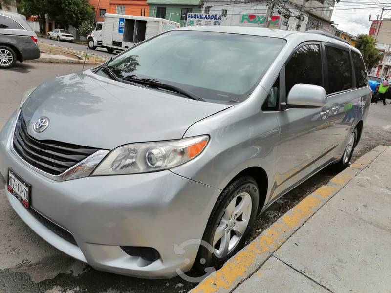 Toyota sienna  en Nezahualcóyotl, Estado de México por
