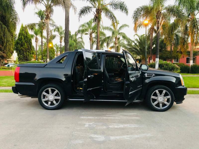 PRESIOSA CADILLAC ESCALADE 4X4 AWD POSIBLE CAMBIO en