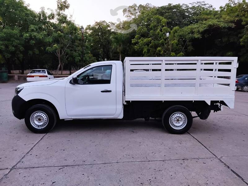 NISSAN NP300 ESTACAS  en Ciudad Valles, San Luis Potosí