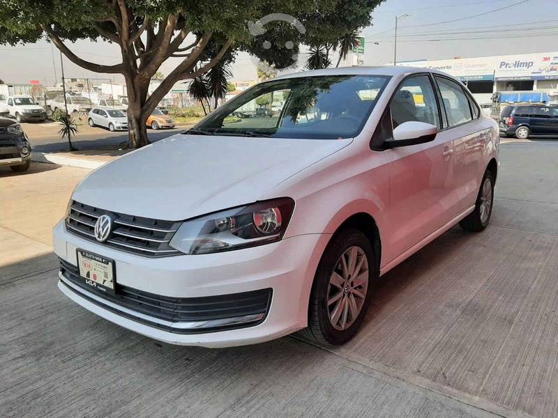 Volkswagen Vento  Comfortline 1.6L TM credito en