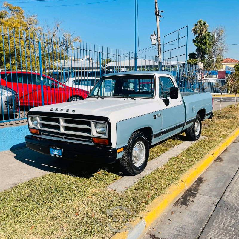 Dodge D250 Automática  en Guadalajara, Jalisco por