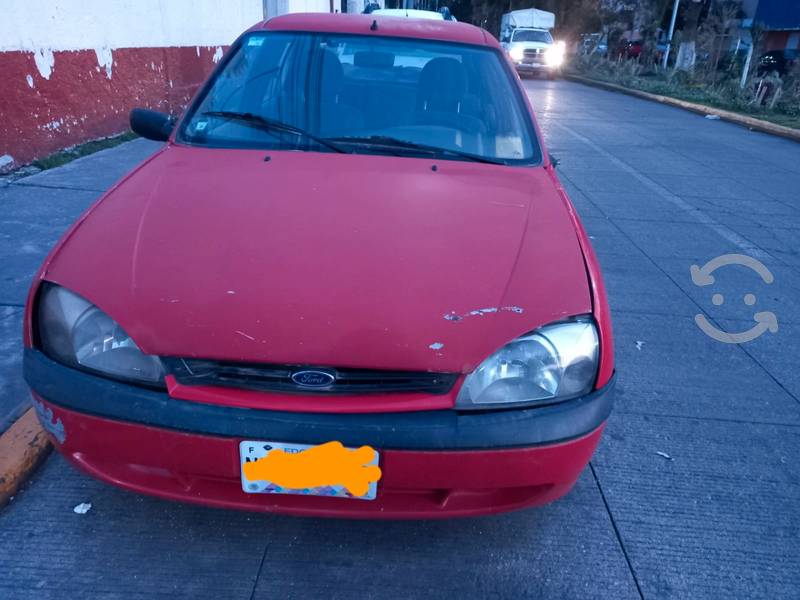 Ford Ikon  en Tlalnepantla de Baz, Estado de México por