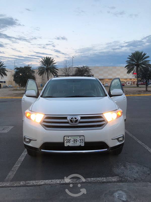 Toyota Highlander Premium  en San Nicolás de los Garza,